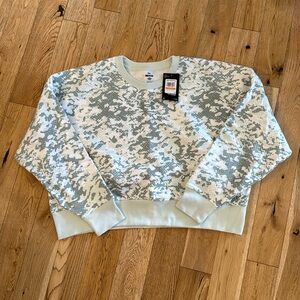 NWT under Armour sweatshirt loose fit